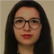 ragazza madrelingua italiana insegna a ragazzi/e-adulti stranieri